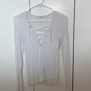 WHITE CRISS CROSSED LONG SLEEVE TOP